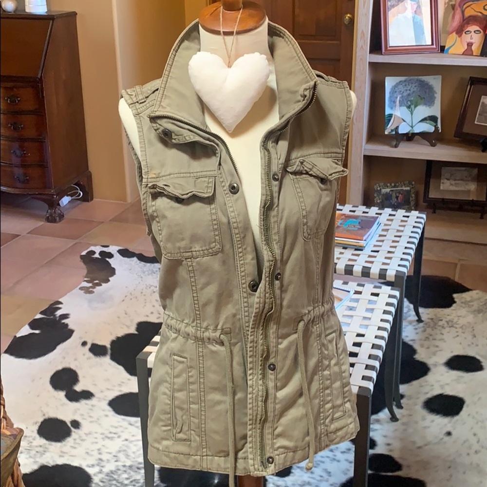 Army Green Vest - Picture 3 of 8